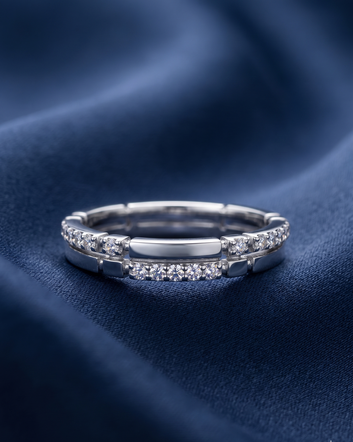 The Apex Interlocking Pave Band