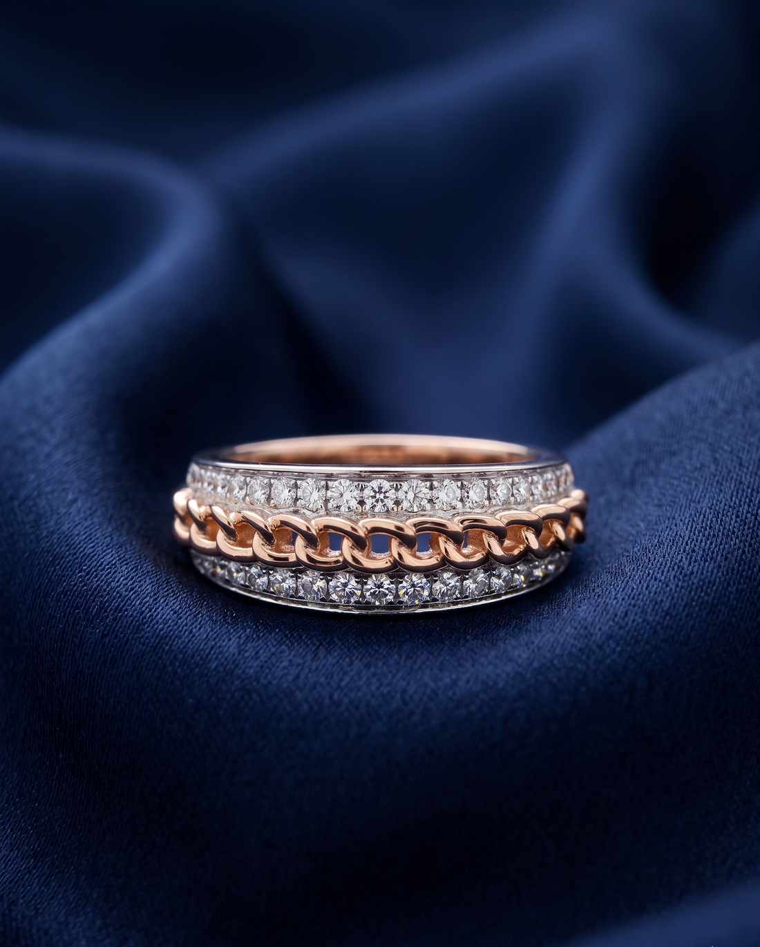 Interlocking Elegance Two-Tone Diamond Band