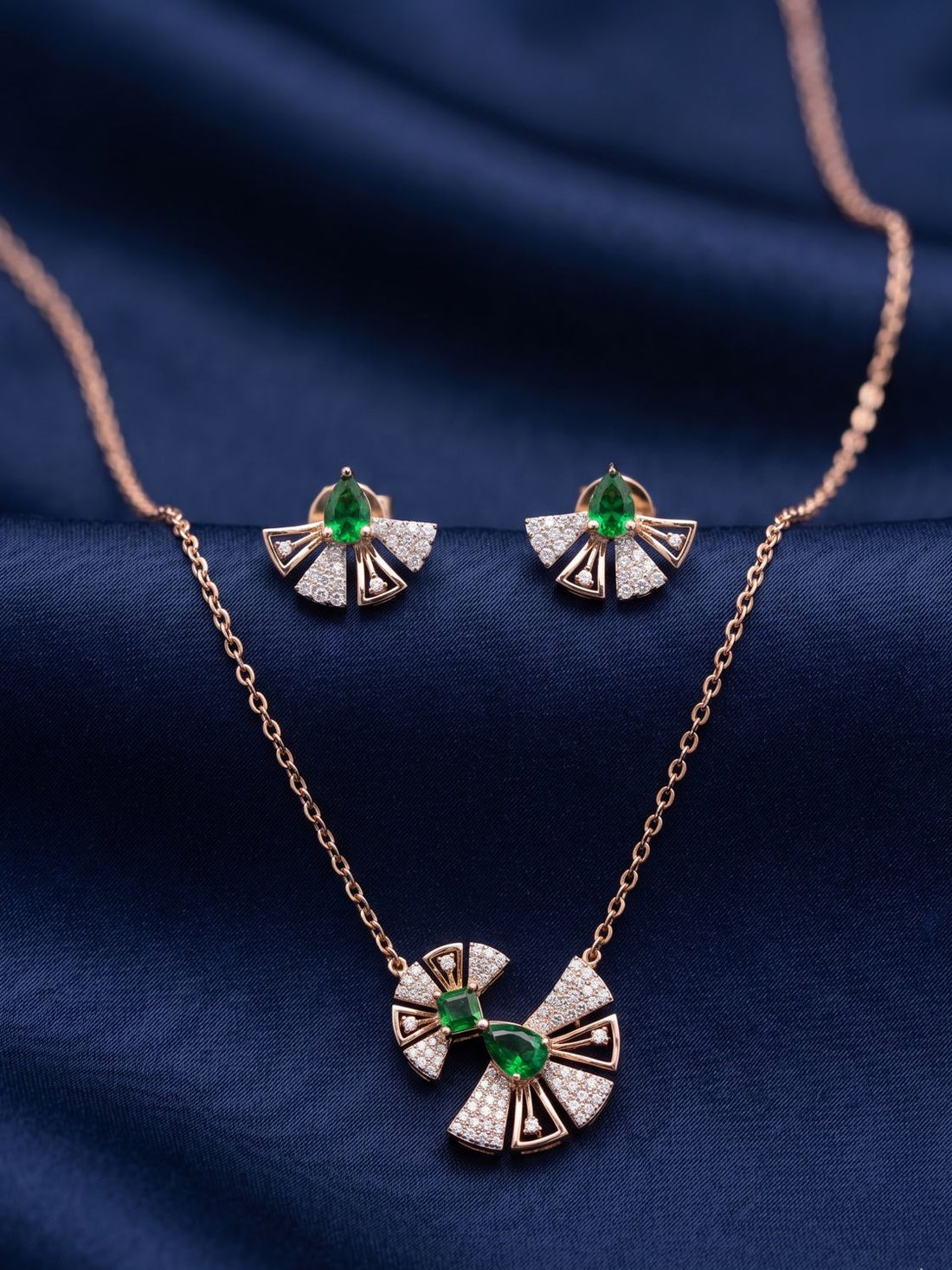 PENDANT WITH EARRING